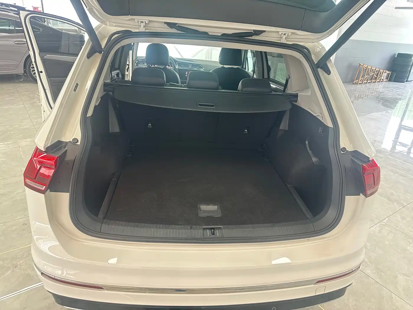 Volkswagen Tiguan L 2021 330TSI Automatic 2WD R-Line Premium фото 7