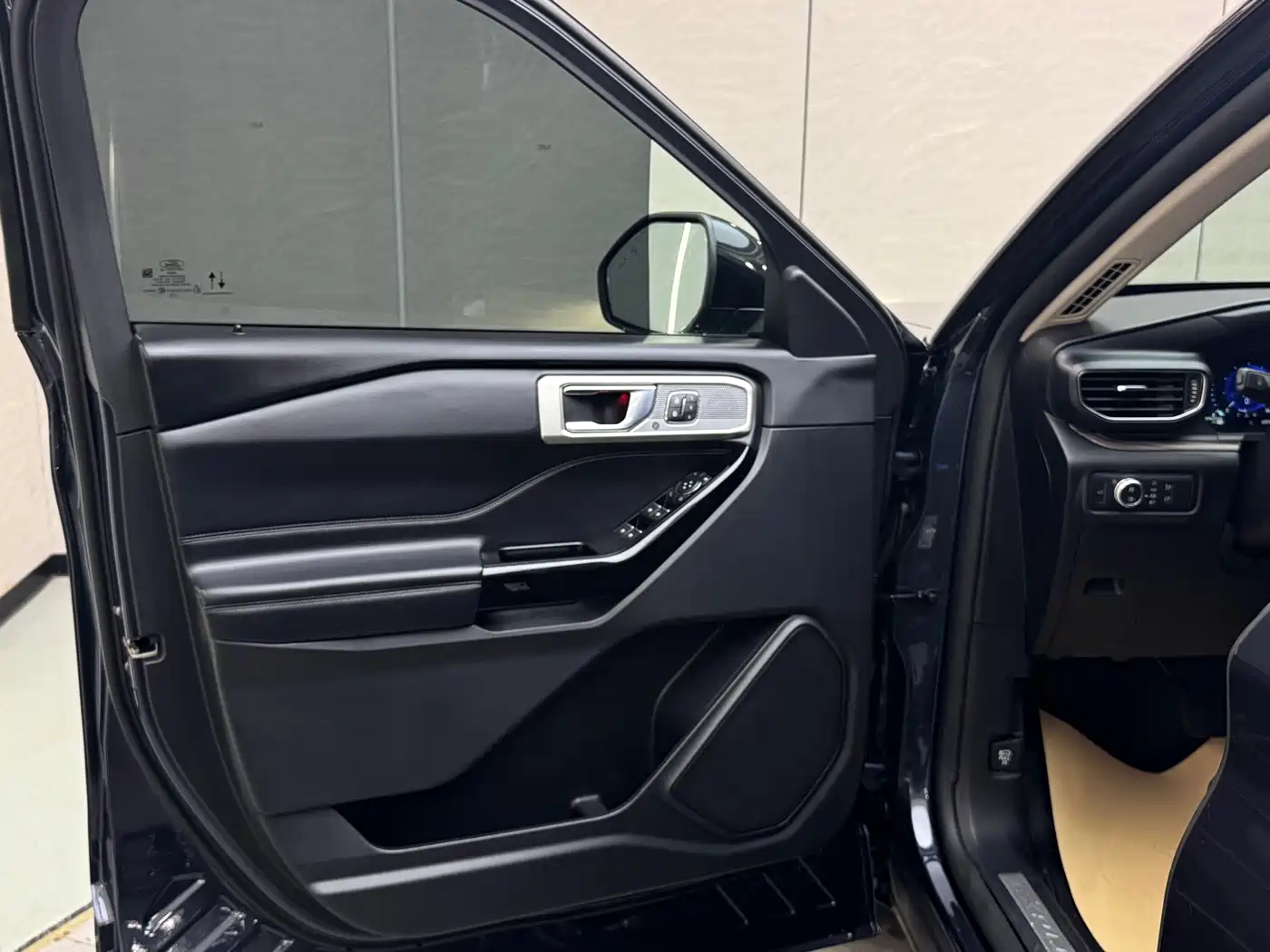 Ford Explorer 2020 EcoBoost 285 AWD Titanium Edition 7-Seater фото 19