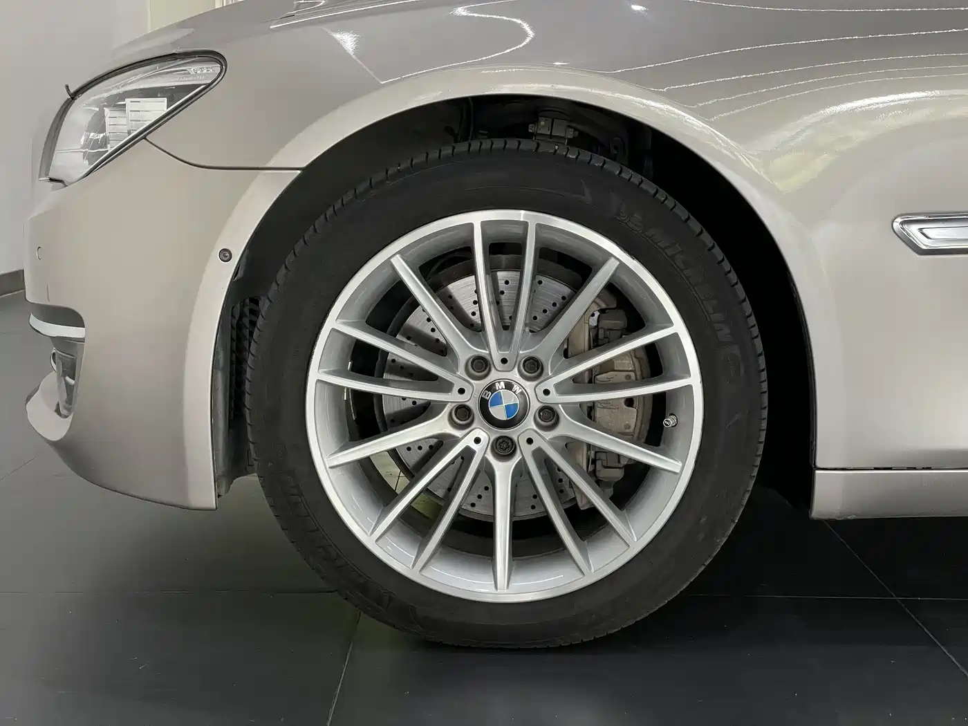 BMW 7 Series 2013 Model 740Li Leading фото 26