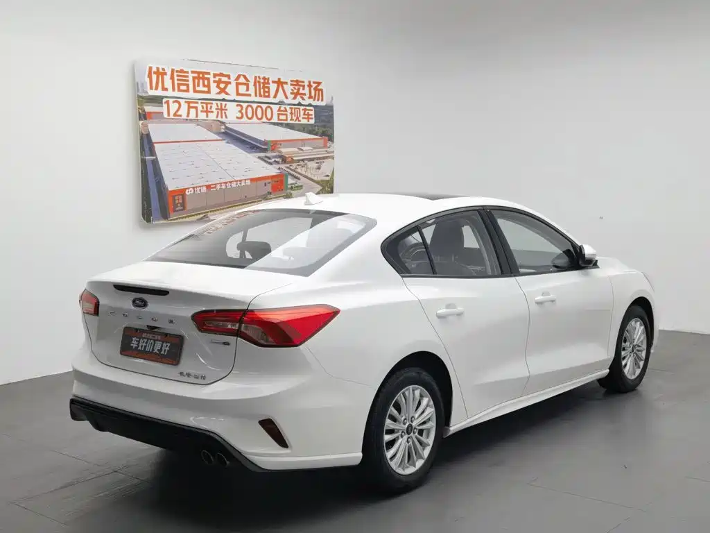 Фото 2 - Ford Focus