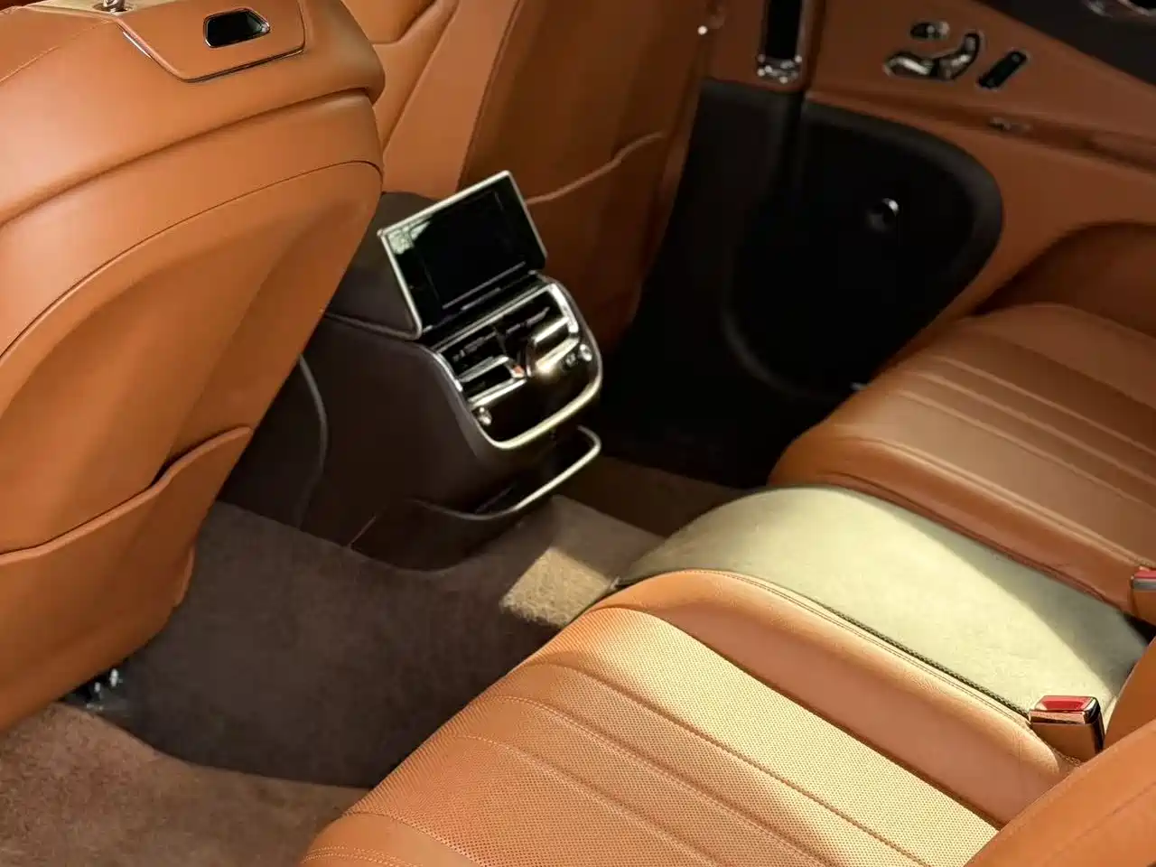 Bentley Flying Spur 2021 4.0T V8 Standard Version фото 9