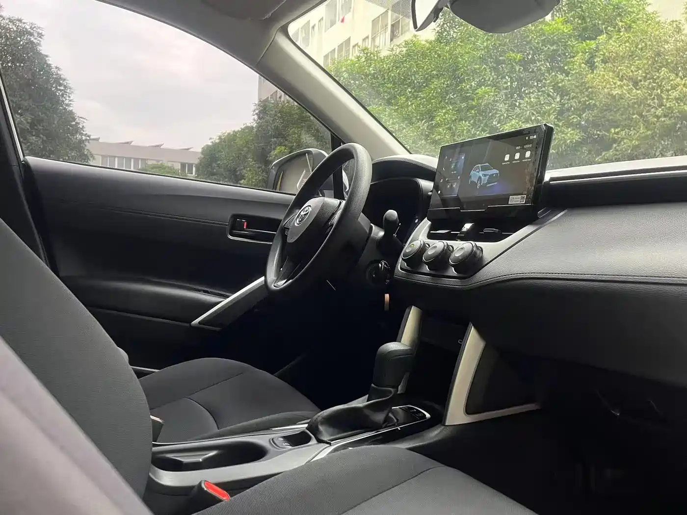 Toyota Corolla Cross 2023 2.0L Pioneer Edition фото 10