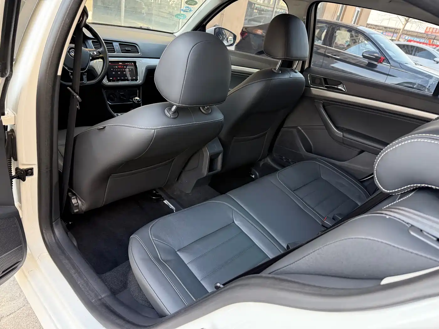 Volkswagen Lavida 2017 1.6L Manual Comfort Edition фото 12
