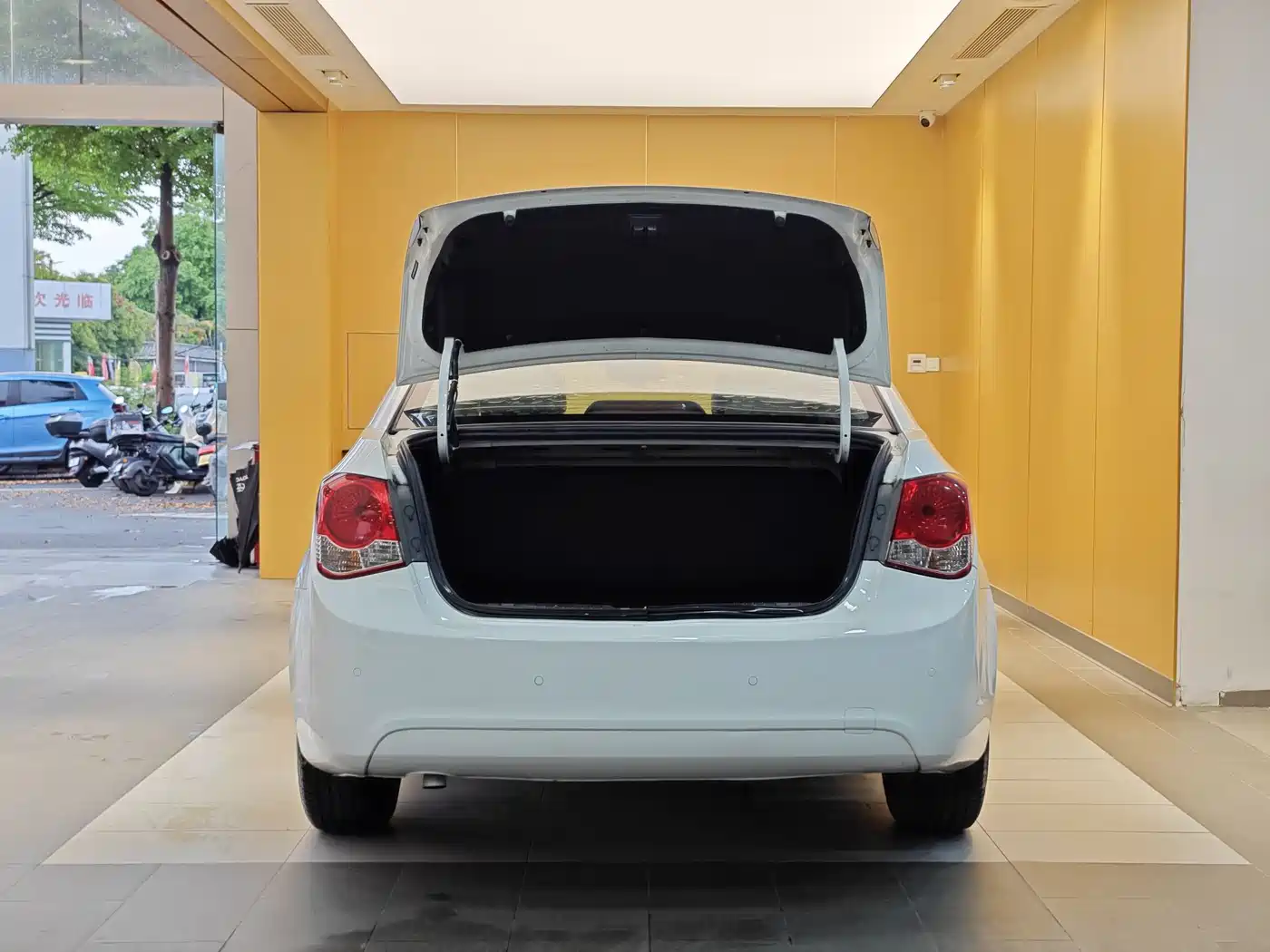 Chevrolet Cruze 2013 Model 1.8L SE AT фото 26