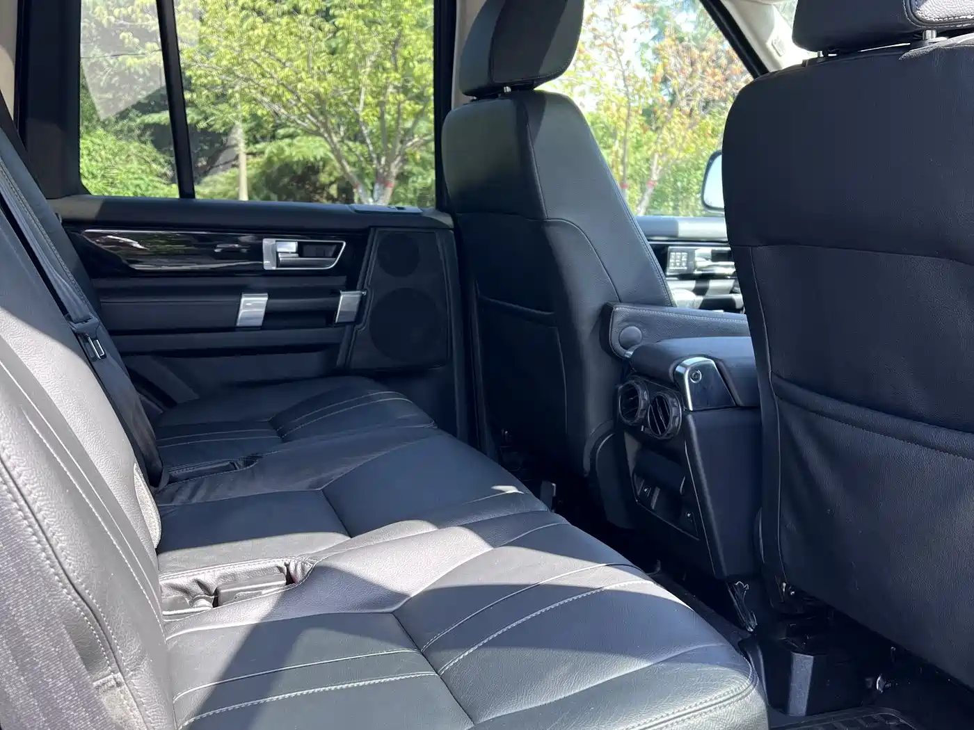 Land Rover Discovery 2010 3.0TDV6 HSE Diesel фото 33