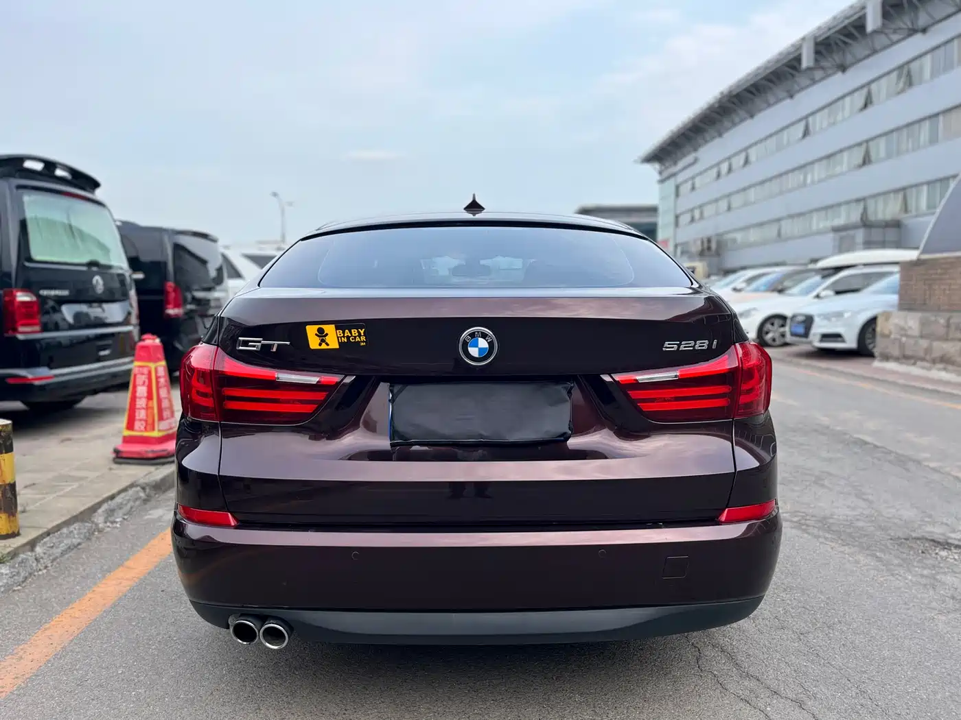 BMW 5 Series GT 2015 528i Leading фото 5