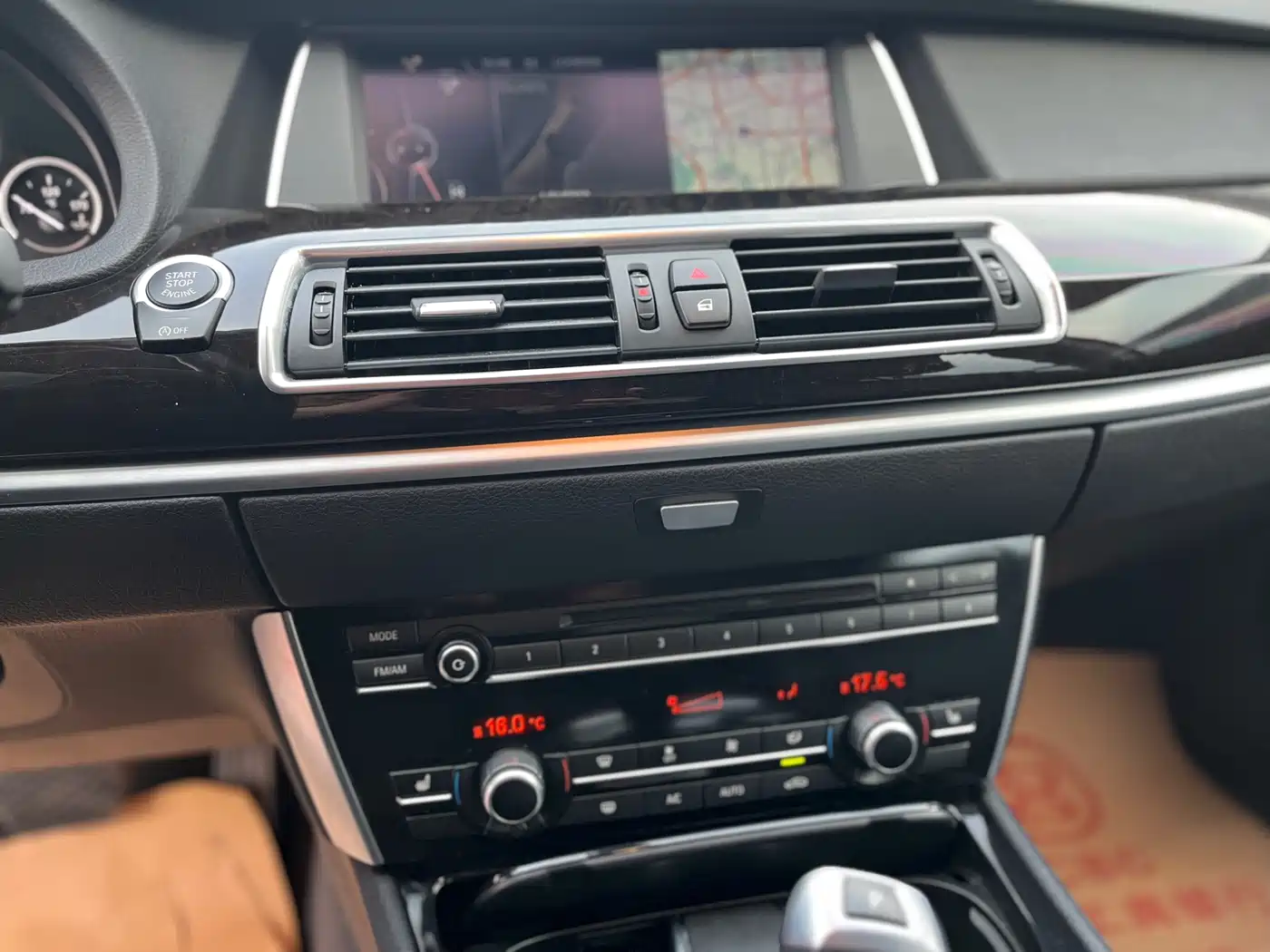 BMW 5 Series GT 2015 528i Leading фото 12