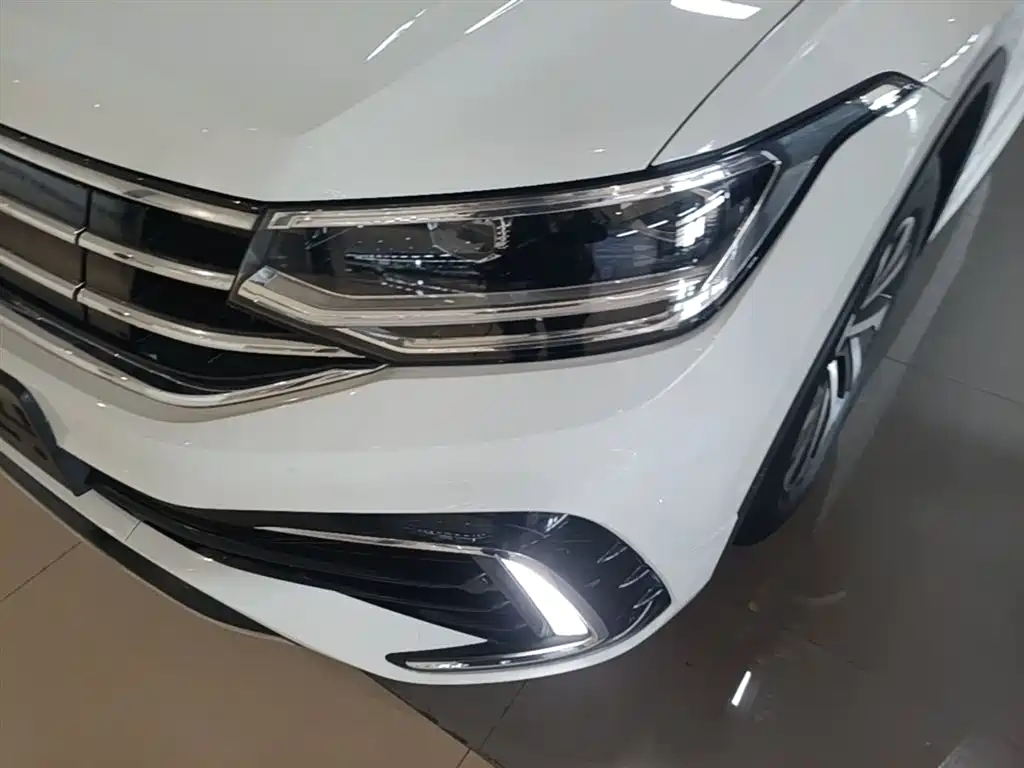 Volkswagen Tiguan L PHEV 2023 430PHEV Plug-in Hybrid Premium фото 24