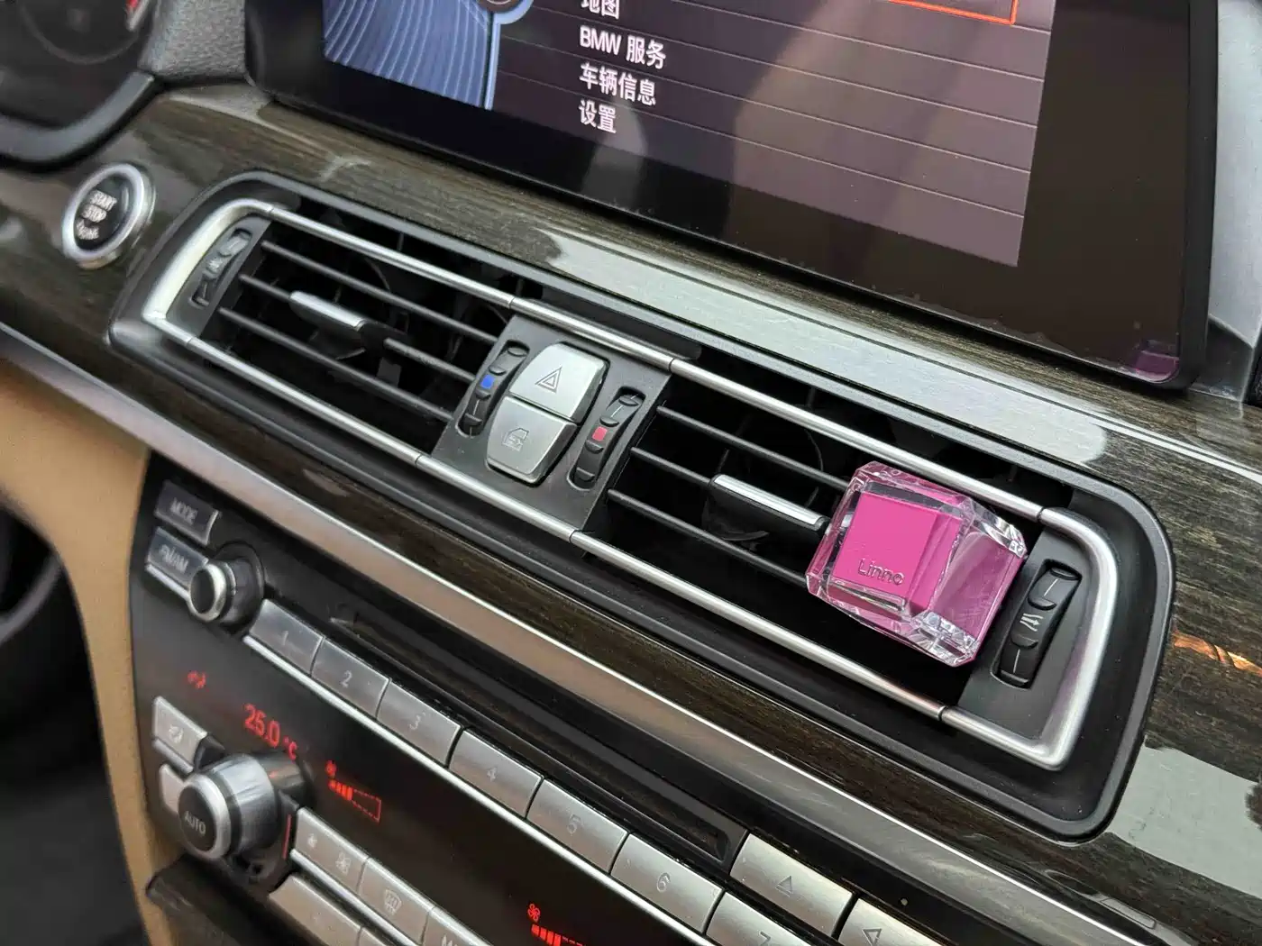 BMW 7 Series 2009 Model 740Li Leading Edition фото 21