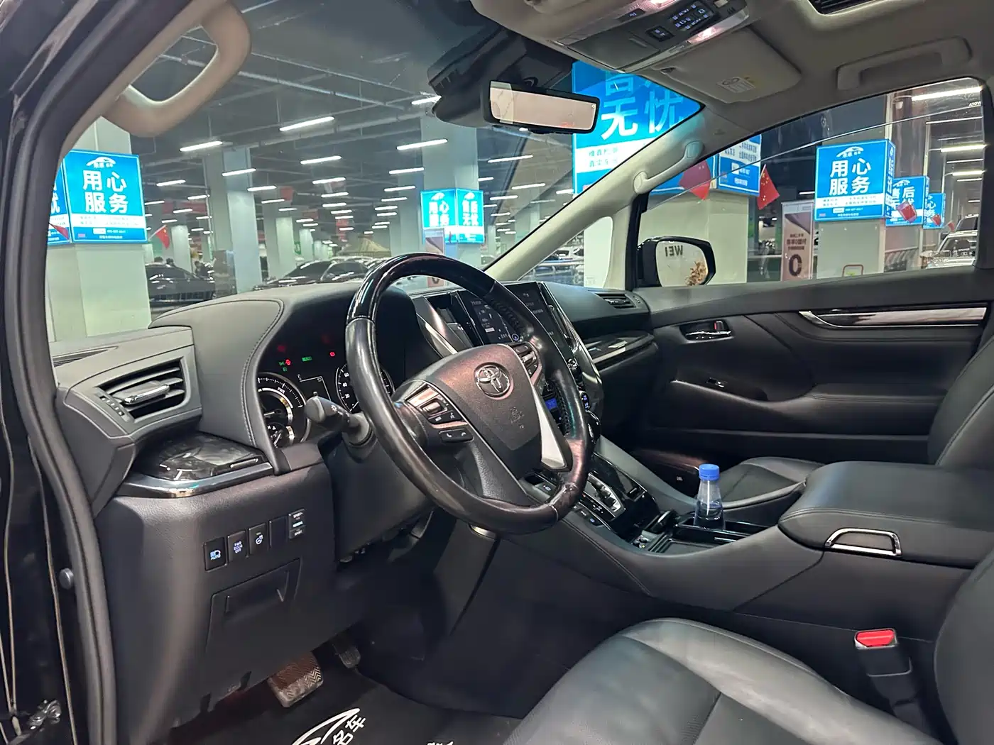 Toyota Vellfire 2021 Crown Hybrid 2.5L HV Luxury Edition фото 5