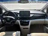 Фото 9 - Buick GL8