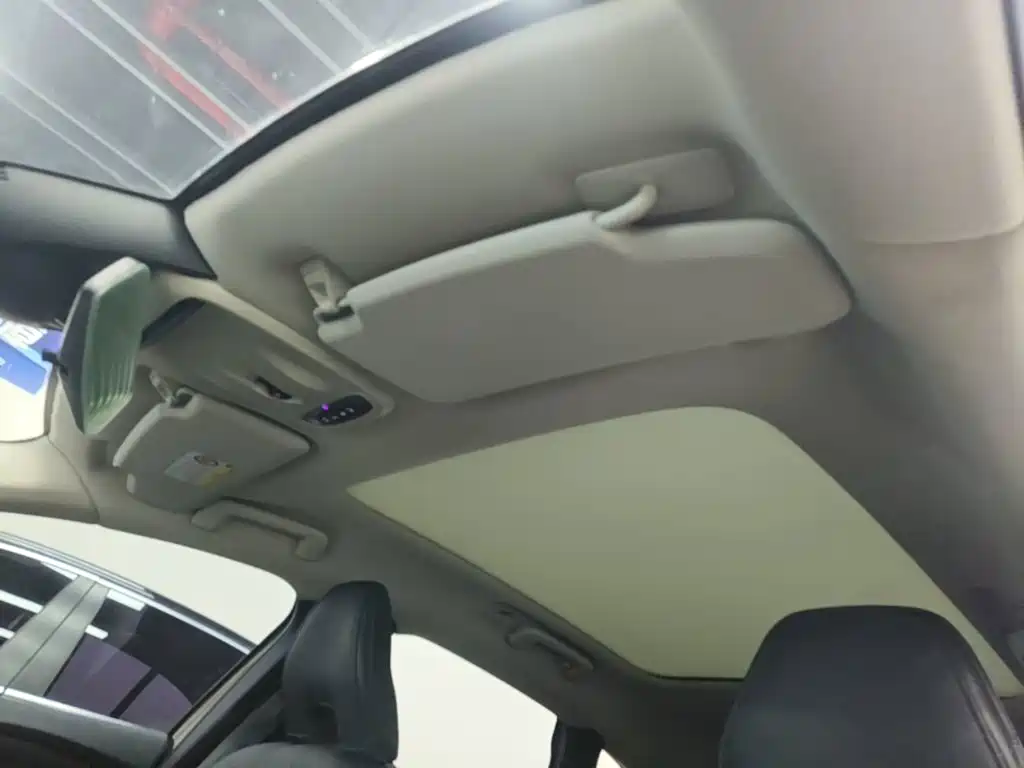 صورة 18 - Volvo V40