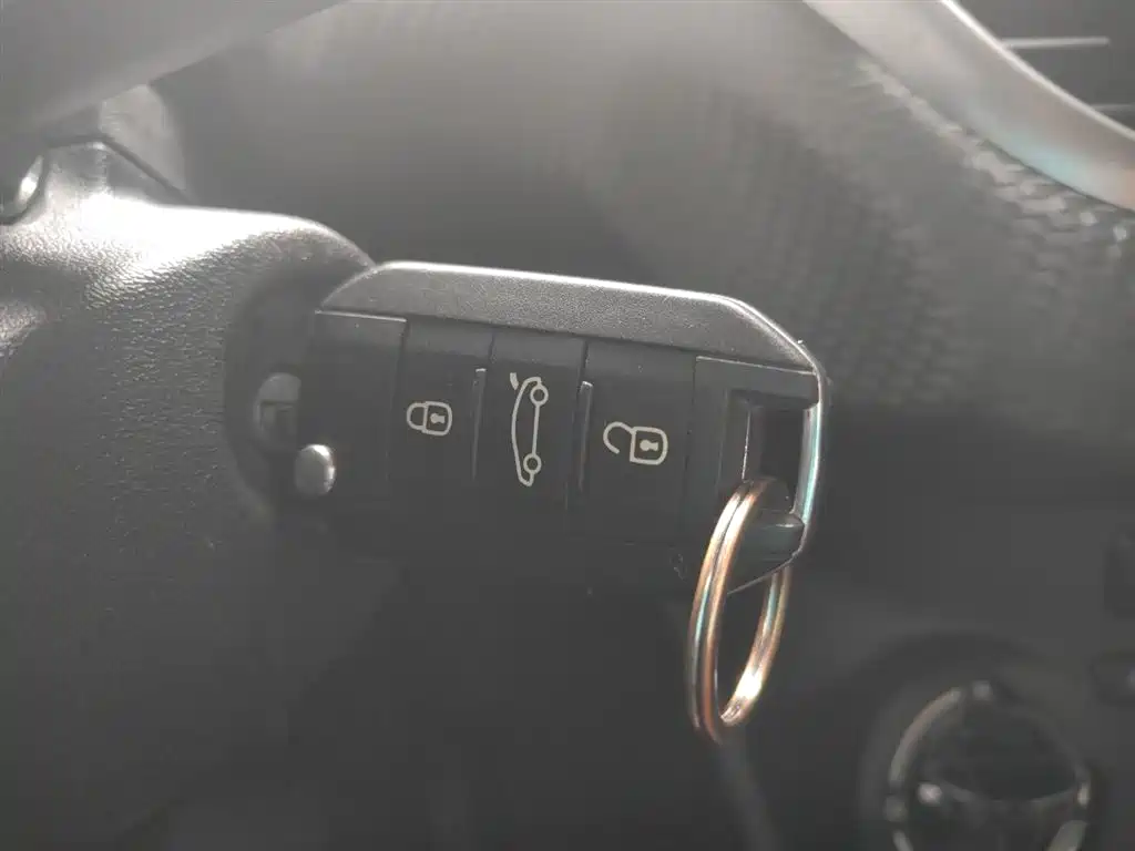Peugeot 2008 2018 1.6L Automatic Trend Edition фото 12