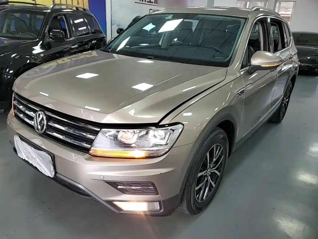 Volkswagen Tiguan L 2017 330TSI Automatic 2WD Comfort Edition фото 2