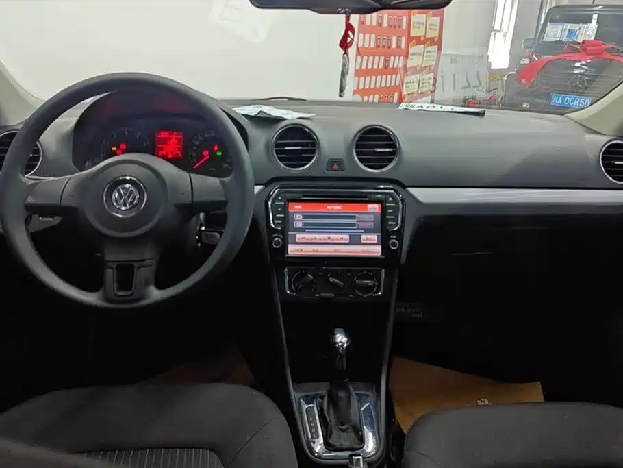 Volkswagen Jetta 2013 1.6L Automatic Comfort фото 12