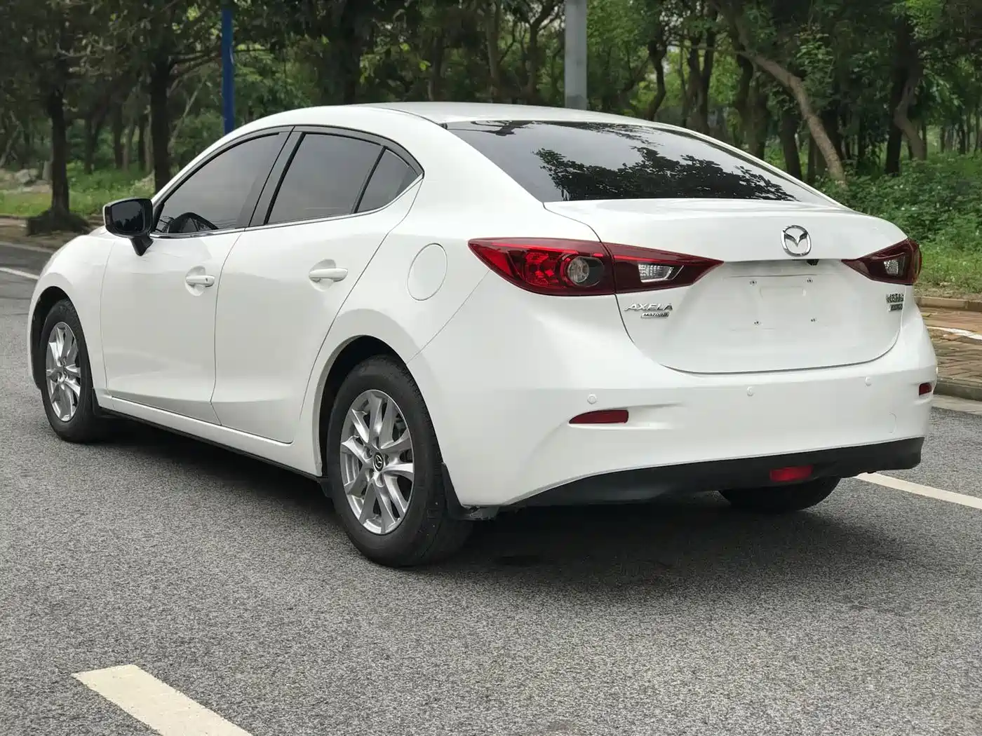 Mazda Mazda3 Axela 2016 Sedan 1.5L Automatic Comfort фото 9