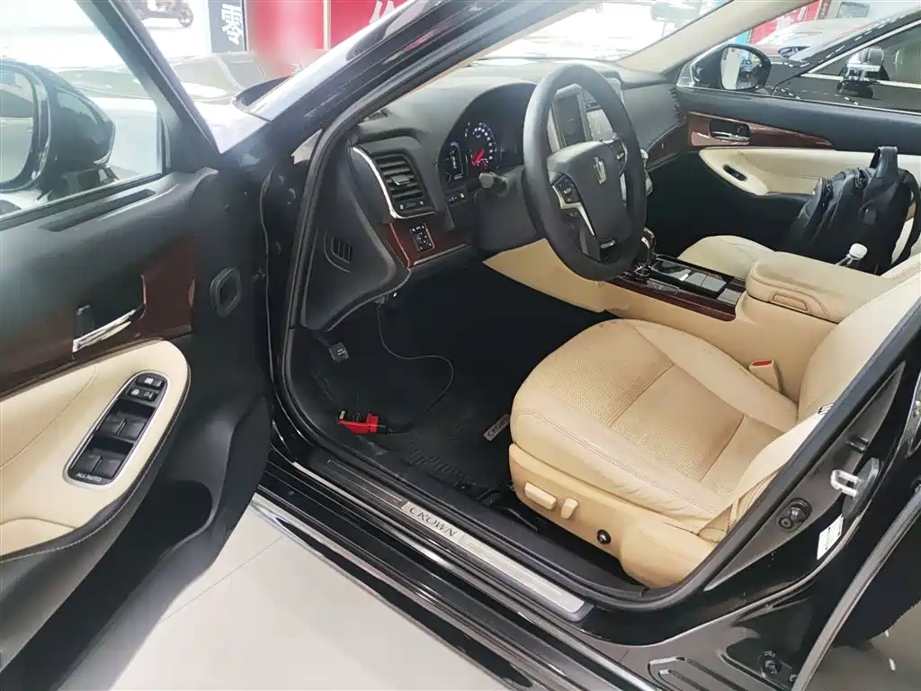 Toyota Crown 2015 2.0T Pioneer фото 12