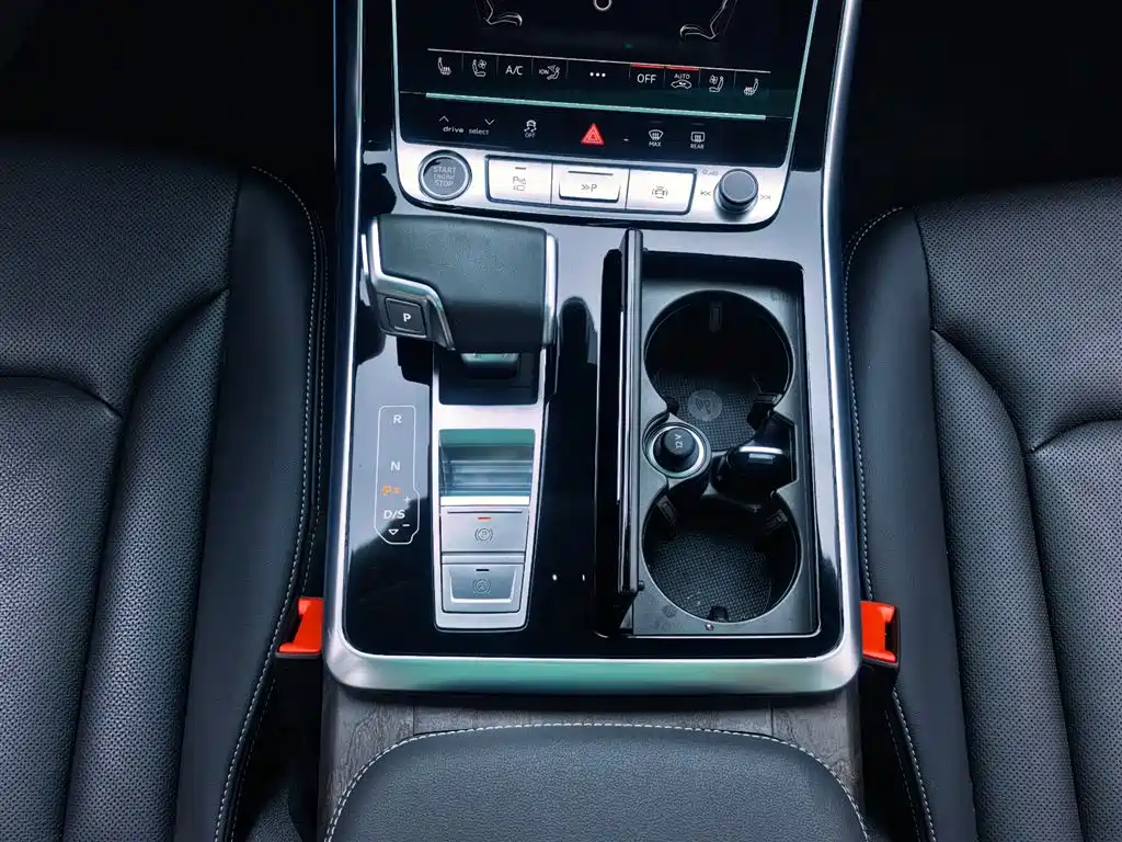 Audi Q8 2024 55 TFSI Luxury Sport фото 11