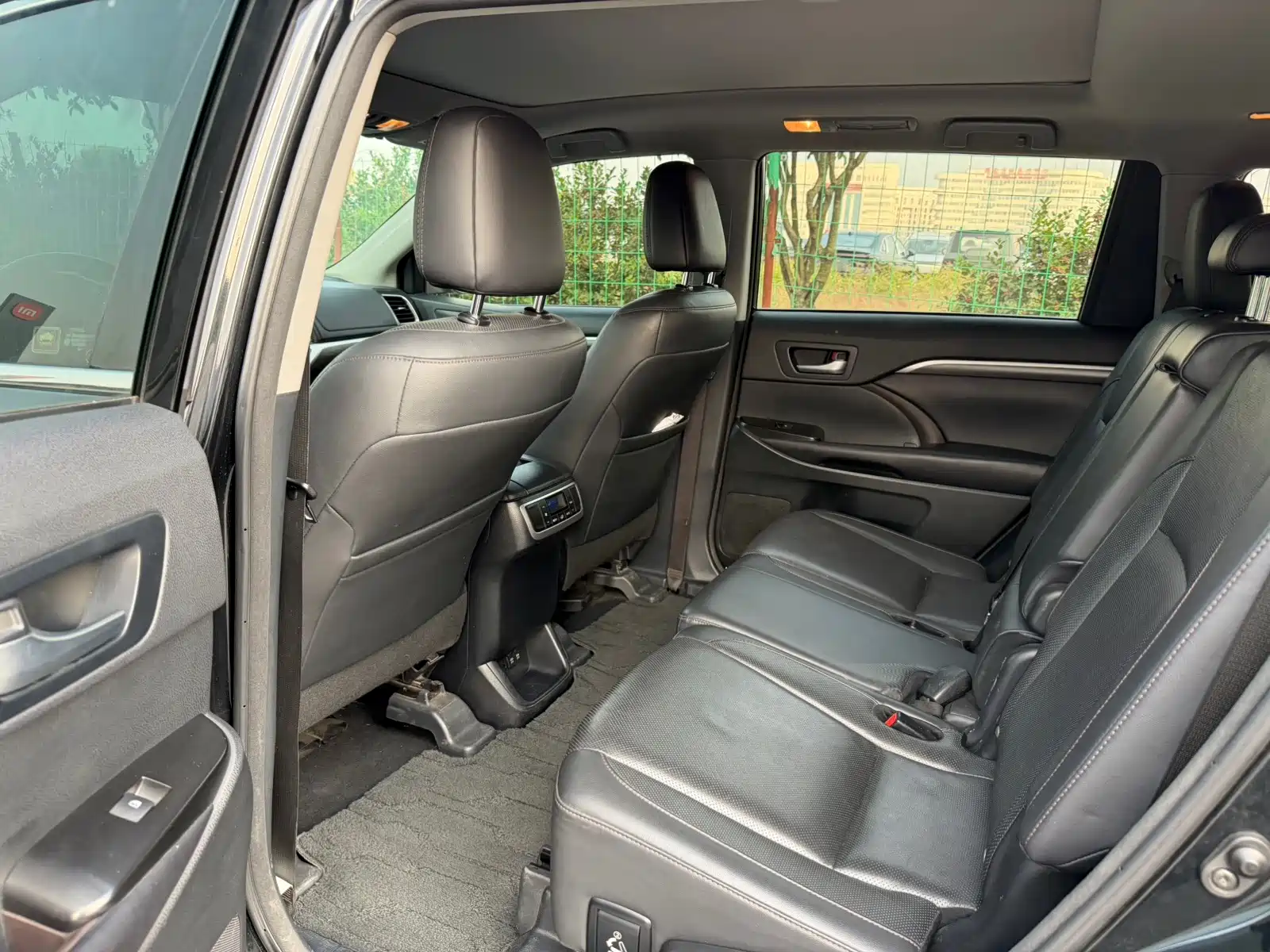 Photo 8 - Toyota Highlander