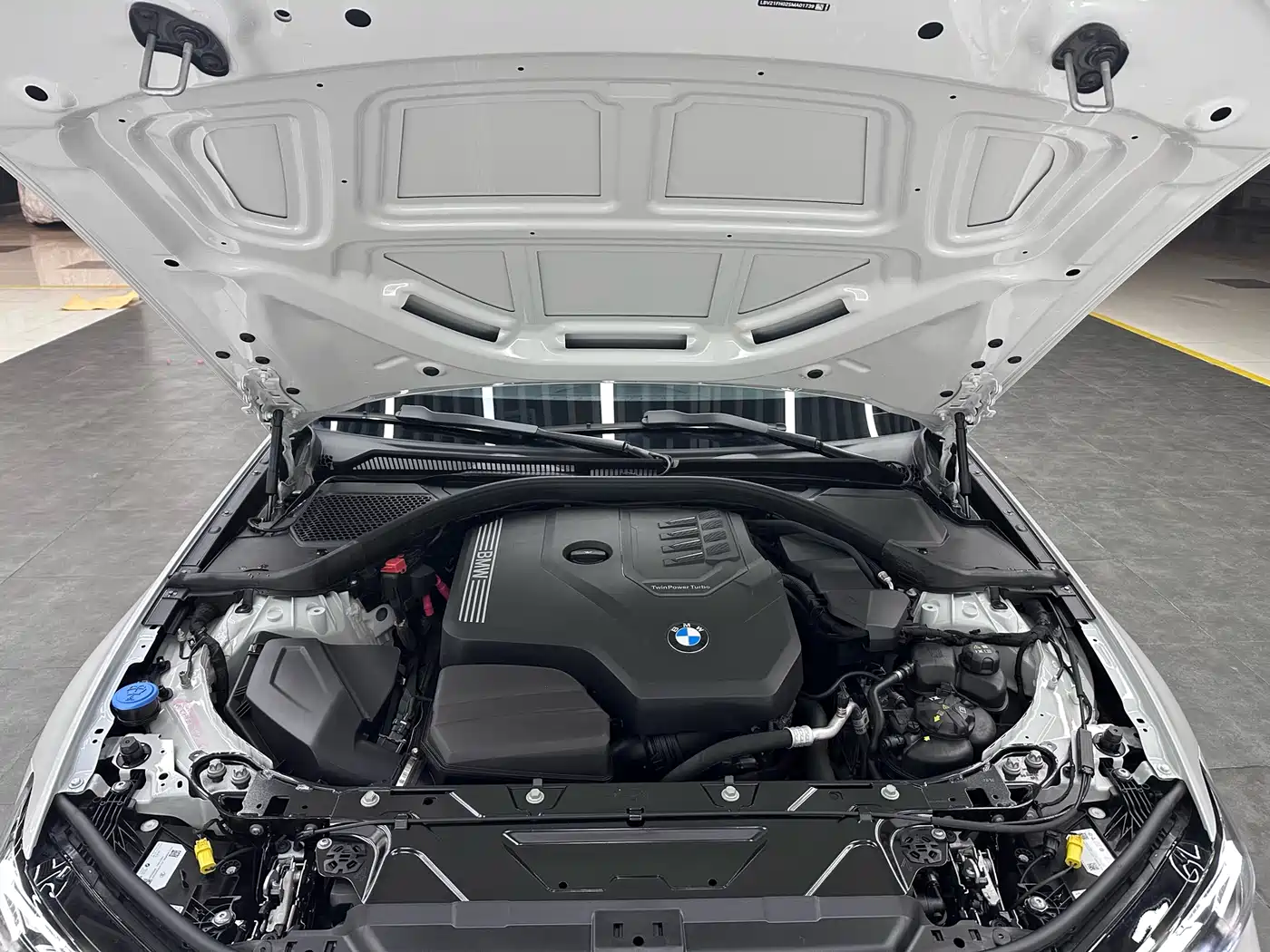 BMW 3 Series 2025 330Li M Sport Night Edition фото 22