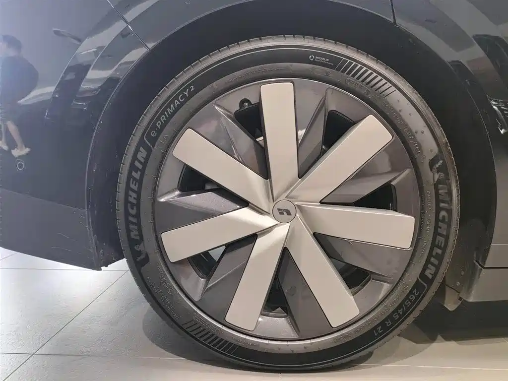Li Auto i6 2026 2025 2WD Base Model