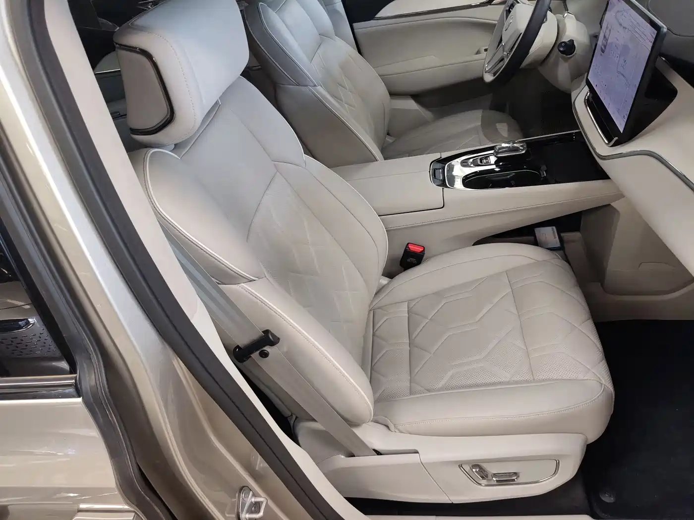 Volvo EM90 2024 2025 Ultra Six-Seater