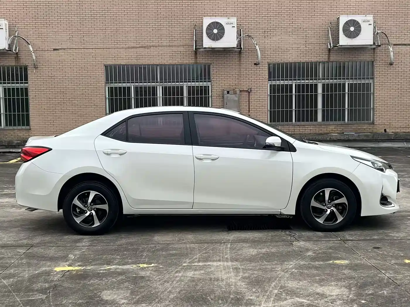 Toyota Levin 2017 Facelift 185T CVT Elite (China V) фото 4