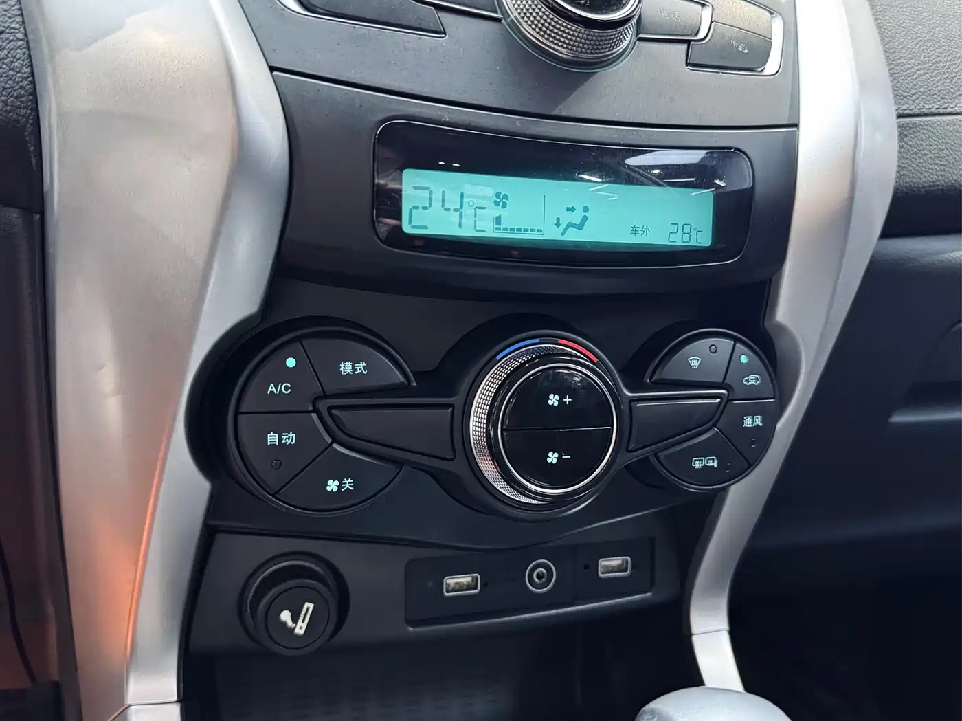 BYD Yuan 2017 1.5L Auto Cool Connect фото 15