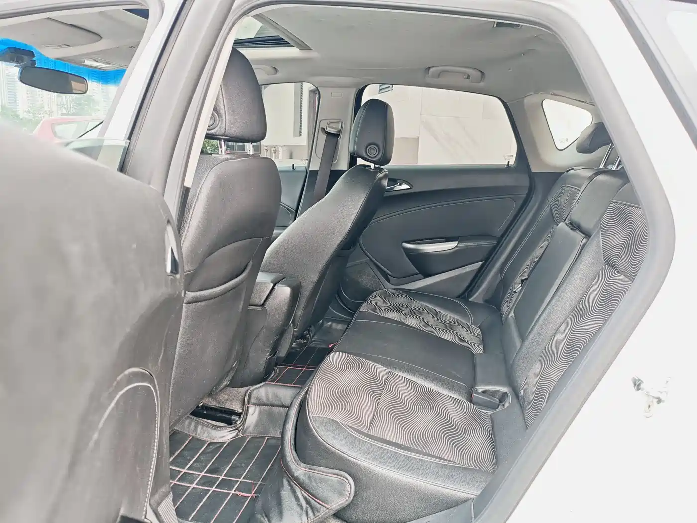 Buick Excelle 2014 XT 1.6L Automatic Fashion фото 3