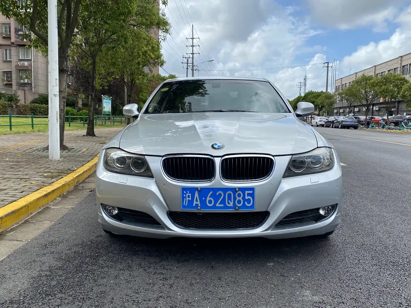 BMW 3 Series 2009 325i Luxury фото 2