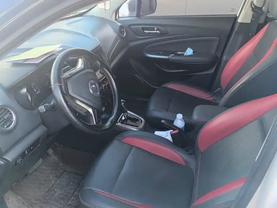 Фото 9 - Changan CS15