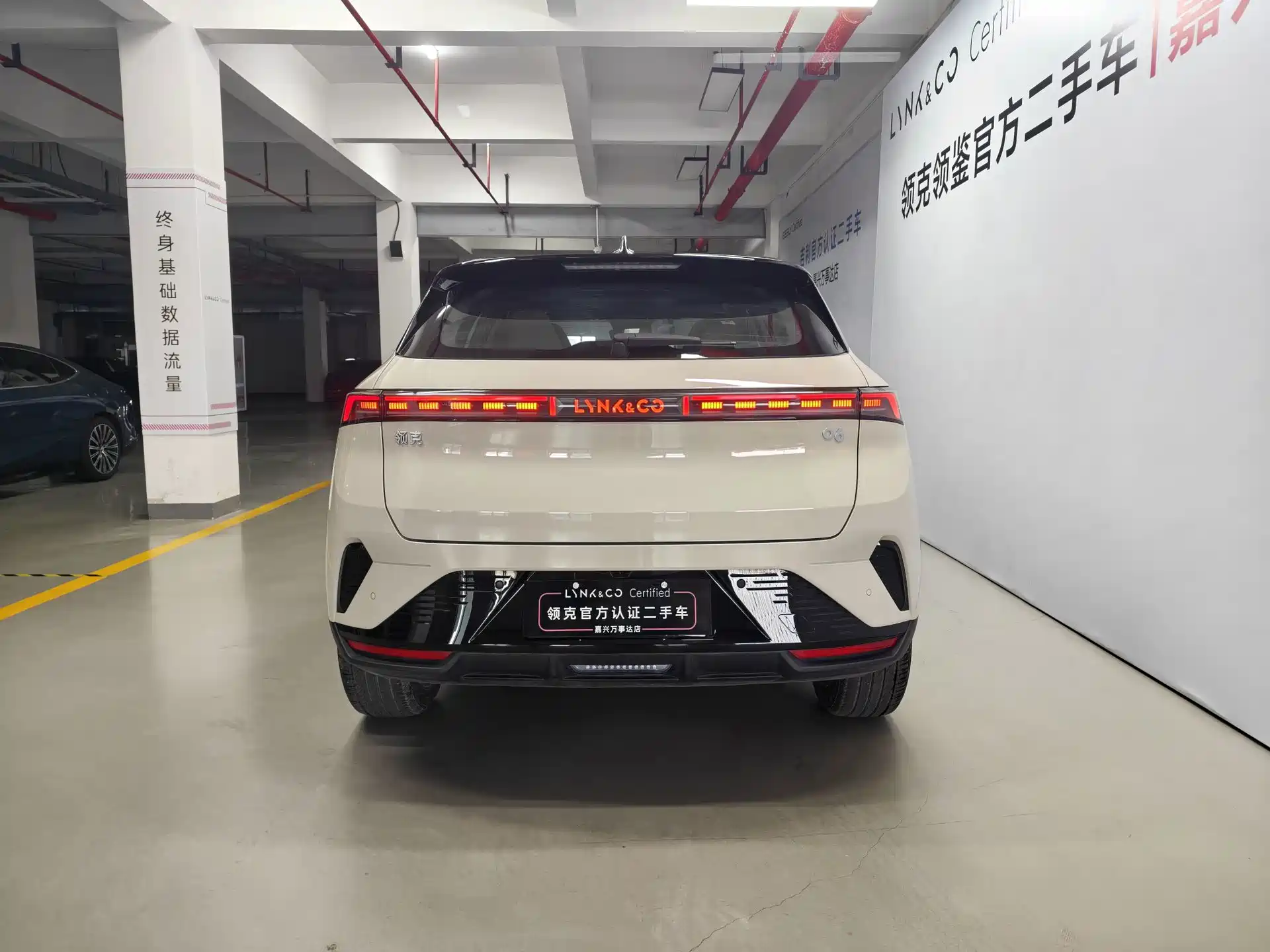 Photo 8 - Lynk & Co 06