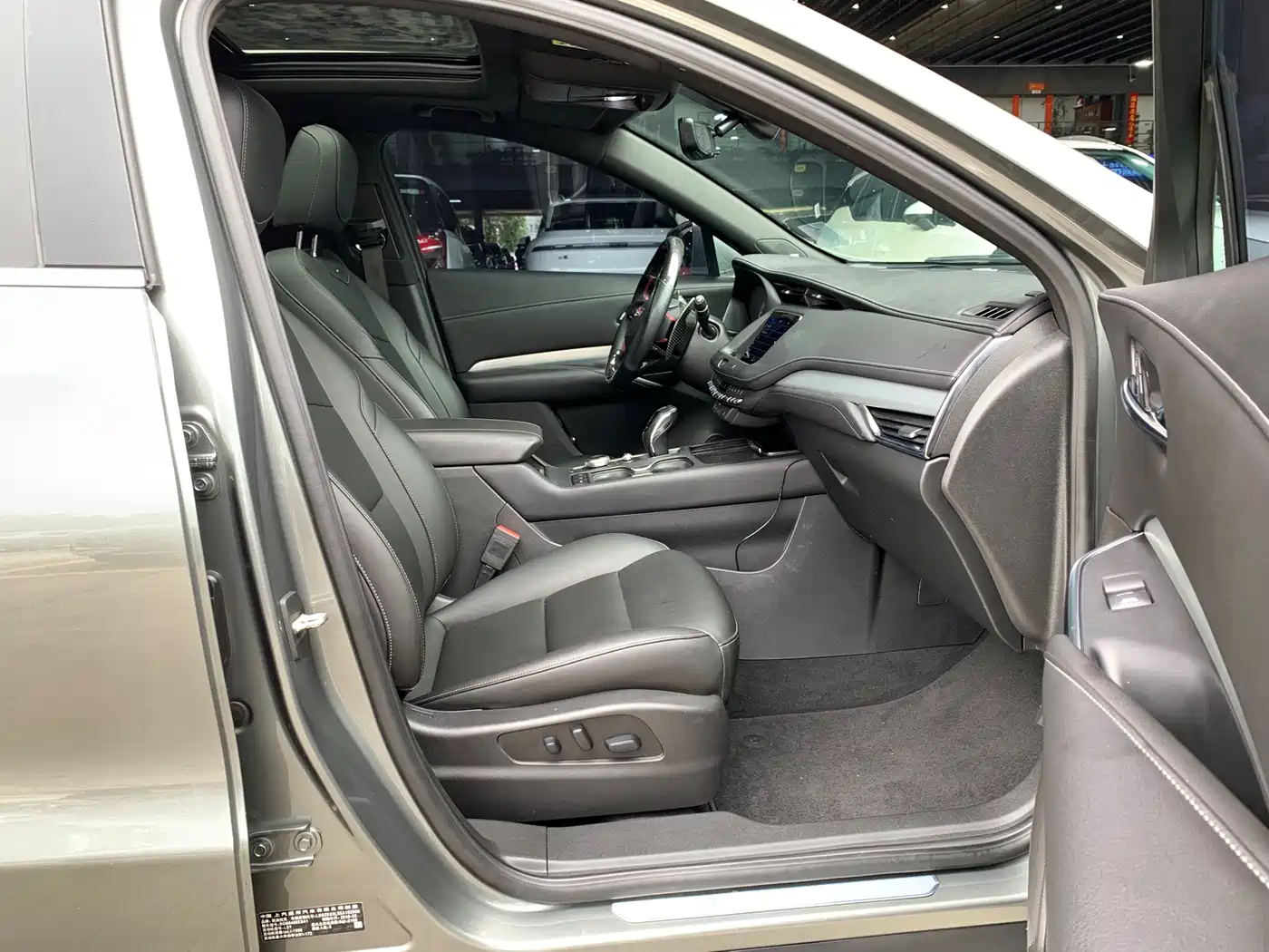 Cadillac XT4 2018 28T FWD Leading Edition фото 10