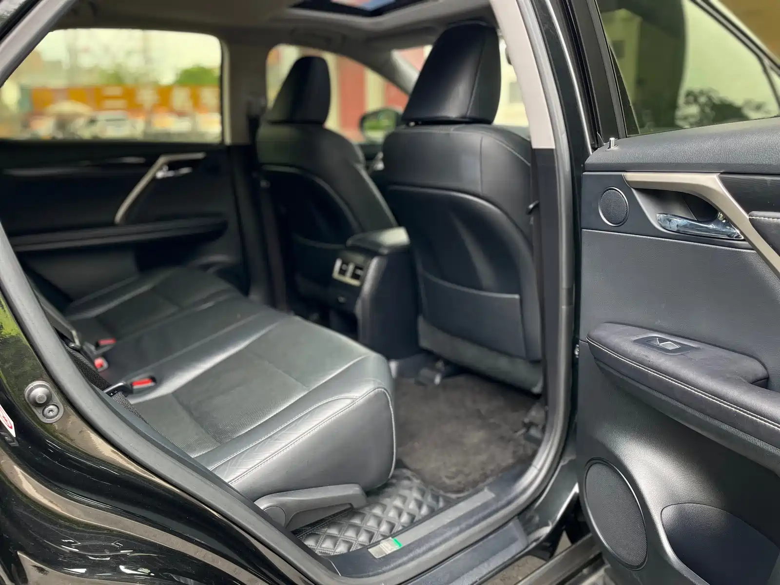 Фото 30 - Lexus RX