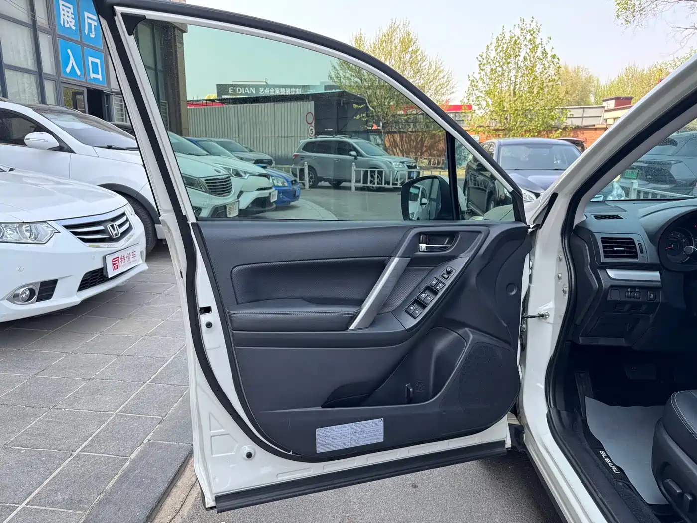 Subaru Forester 2014 2.5i Automatic Elite Edition фото 10