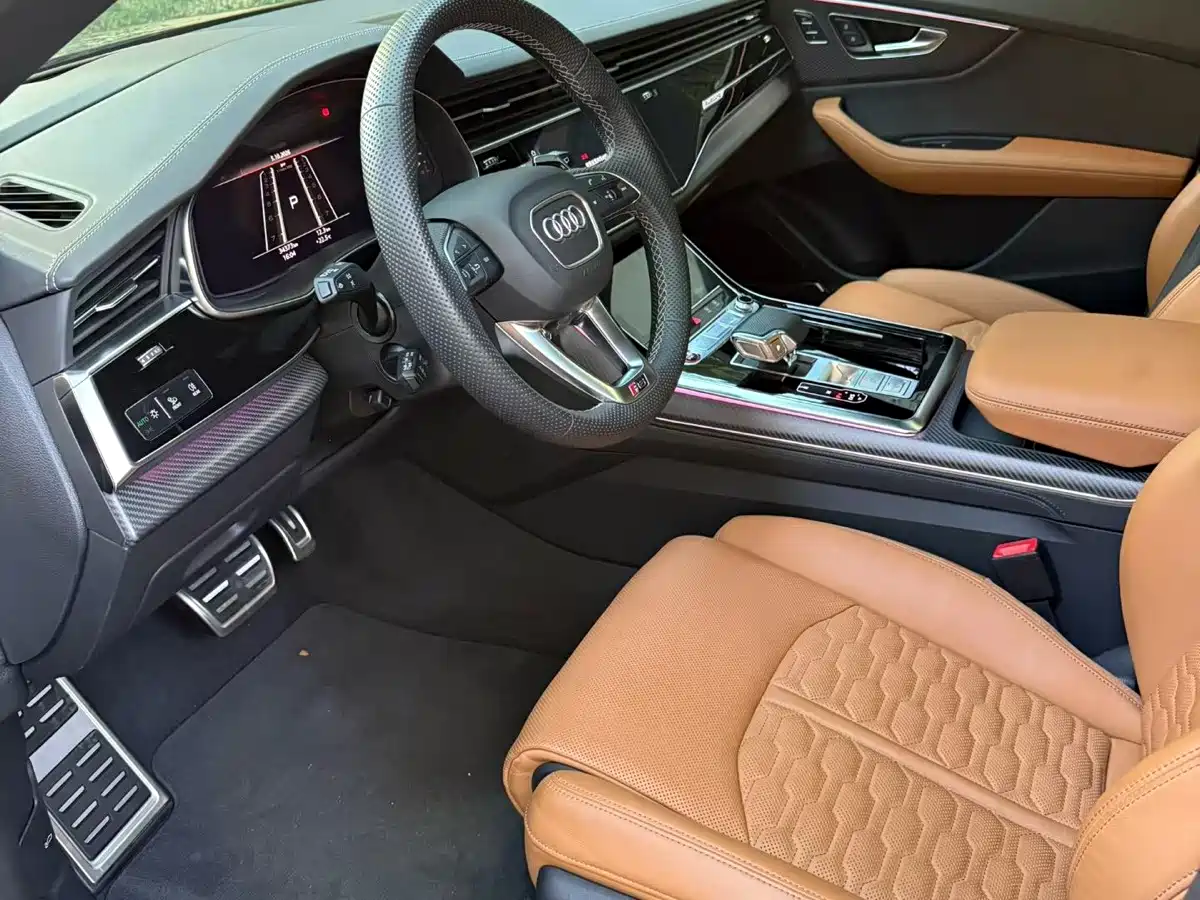 Photo 2 - Audi RS Q8