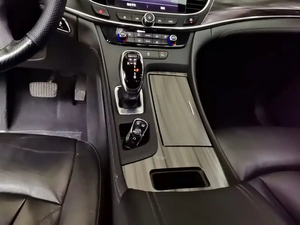 Photo 14 - Buick LaCrosse