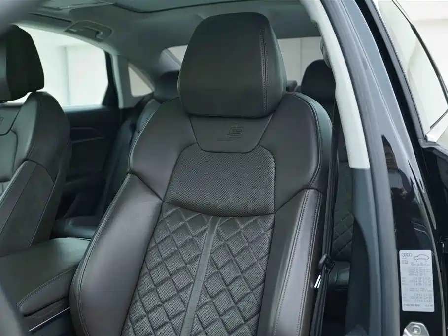 Audi A8 2022 A8L 50 TFSI quattro Comfort Collector's Edition фото 12