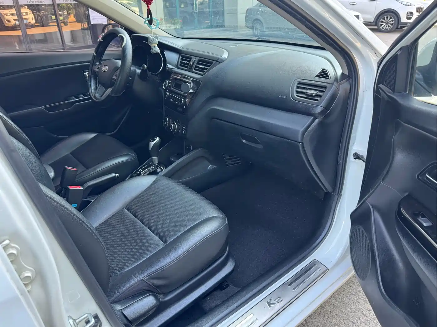 Kia K2 2012 Sedan 1.6L AT Premium ECO Commemorative Edition фото 14