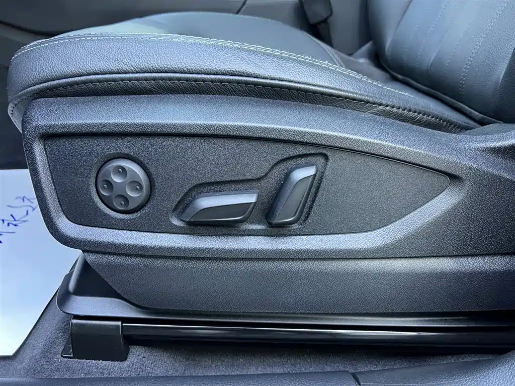 Audi Q5L 2020 45 TFSI Exclusive Fashion фото 18