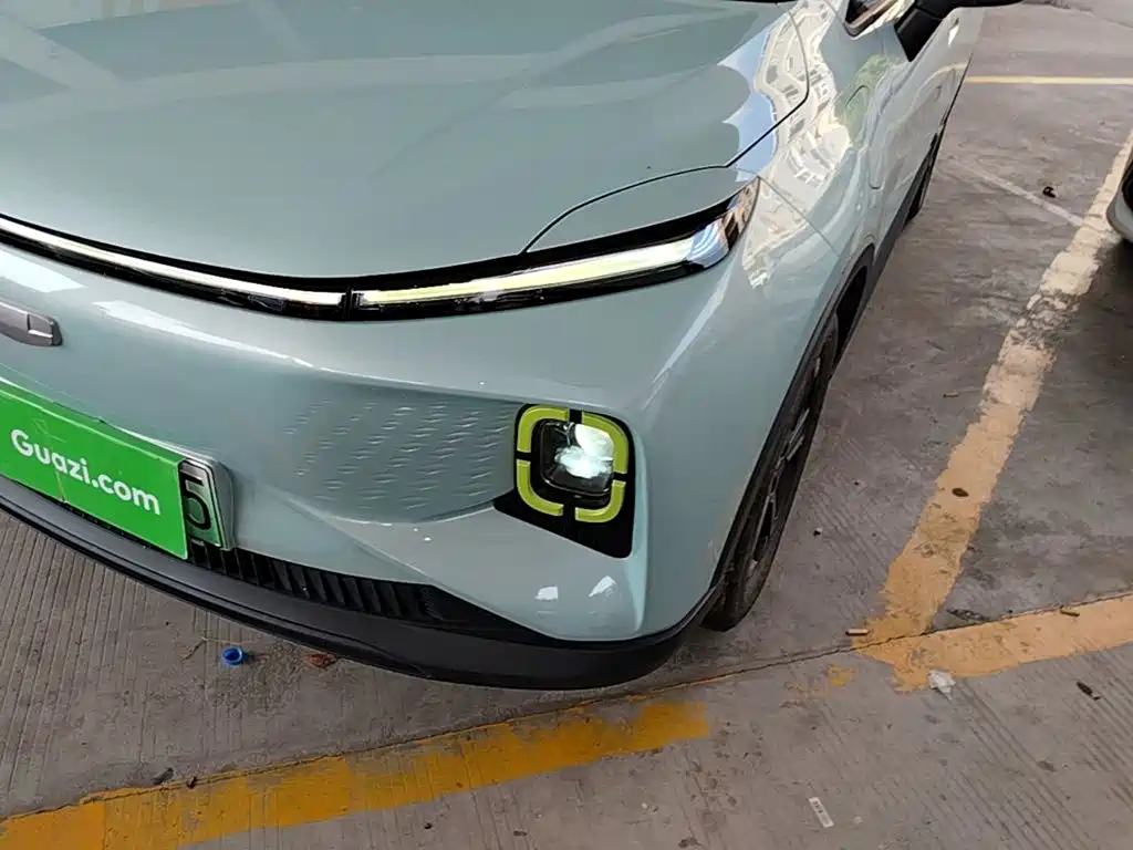Фото 24 - Geely Geometry E Firefly