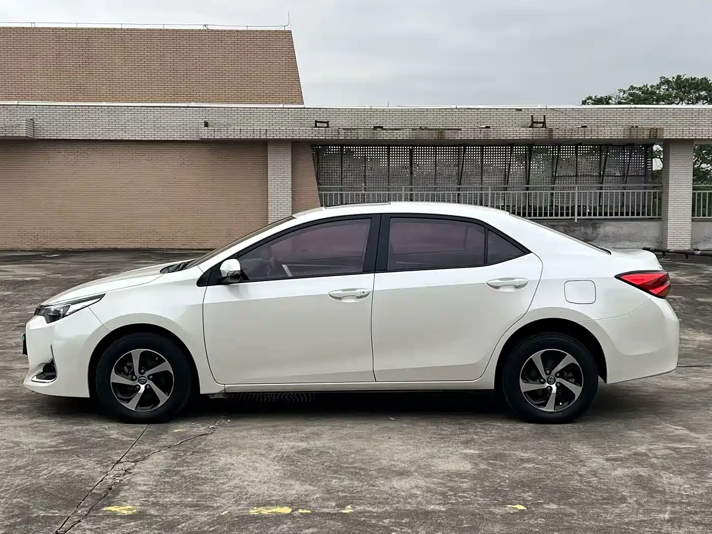 Toyota Levin 2017 Facelift 185T CVT Elite (China V) фото 8