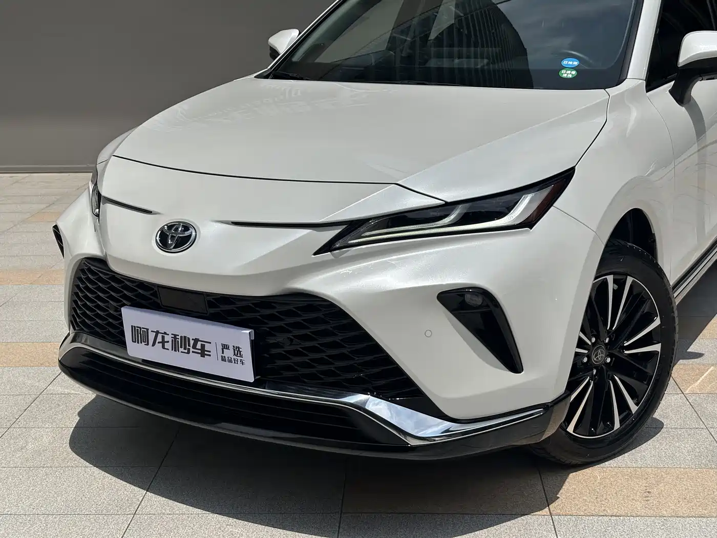 Toyota Venza 2022 2.0L CVT 2WD Premium фото 2