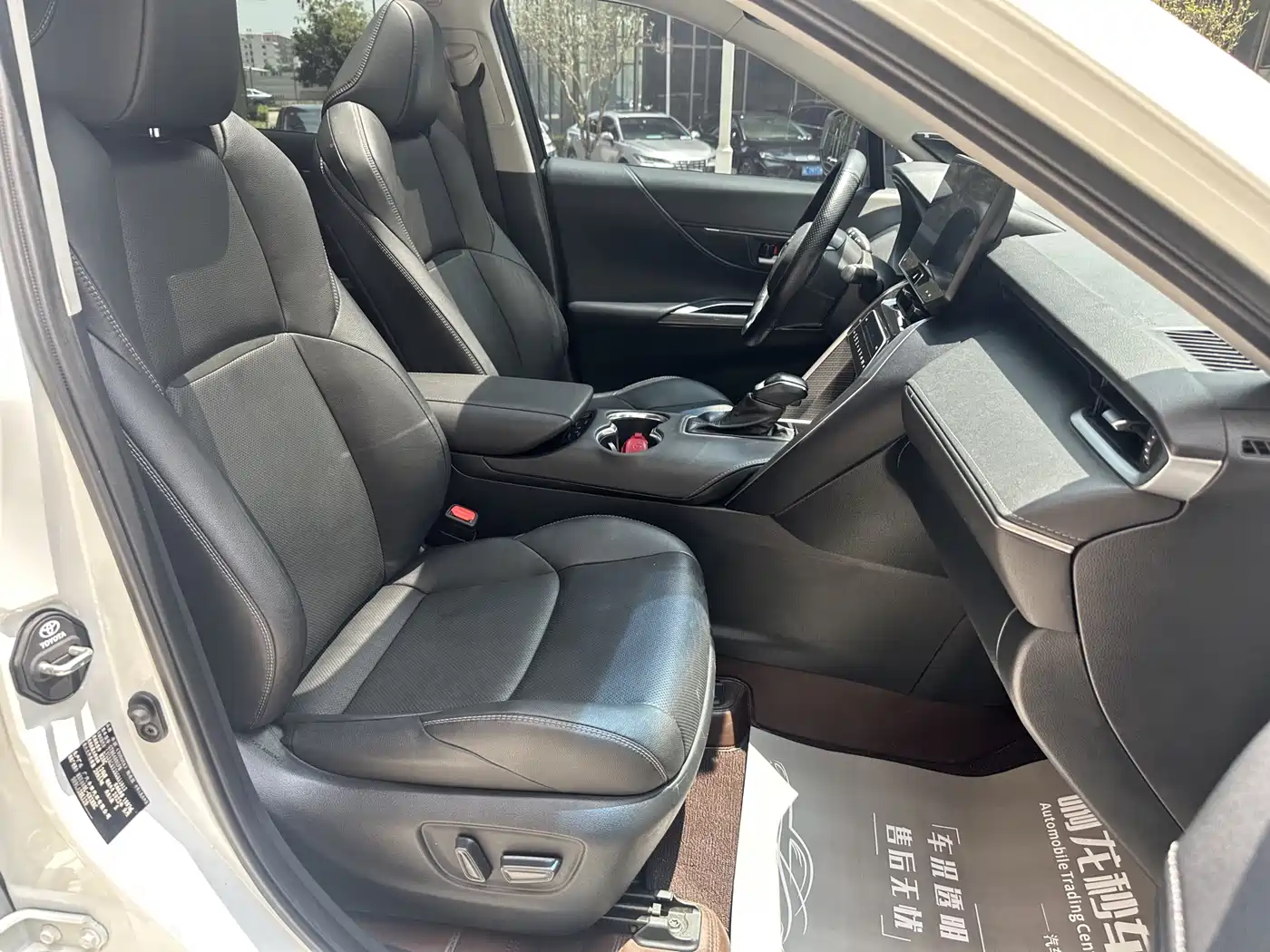 Toyota Venza 2022 2.0L CVT 2WD Premium фото 6