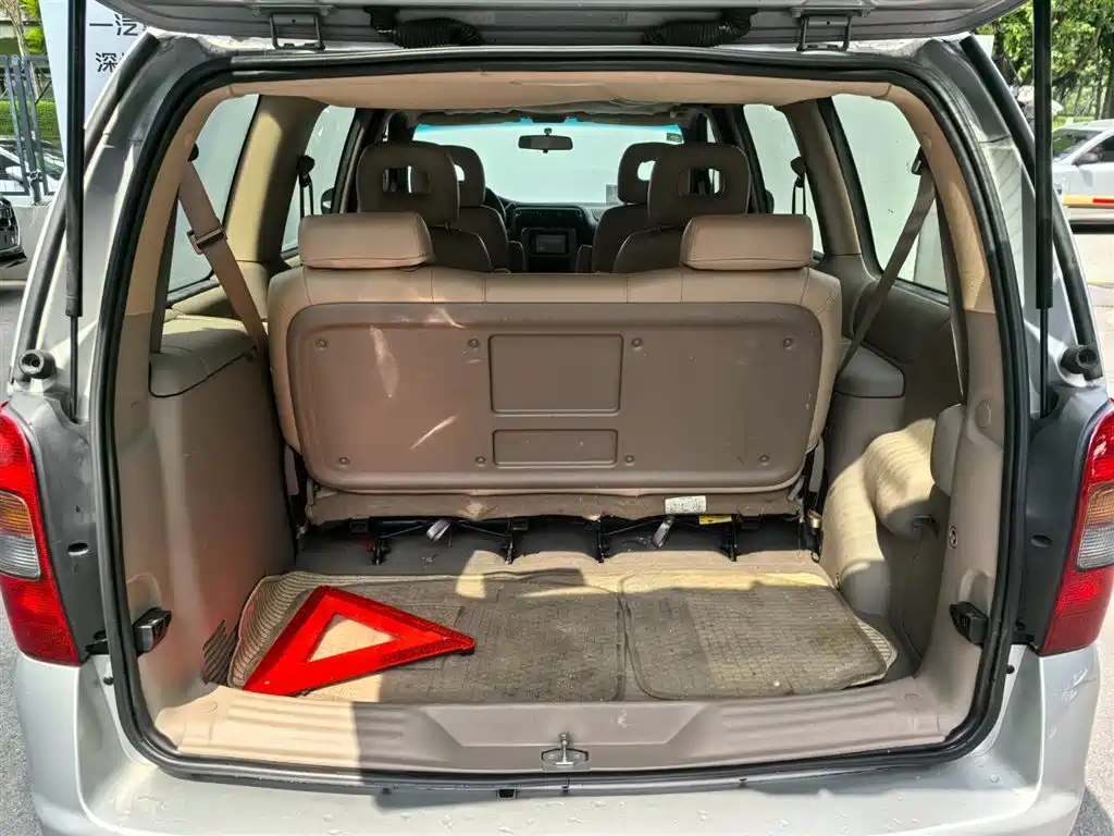 Photo 8 - Buick GL8