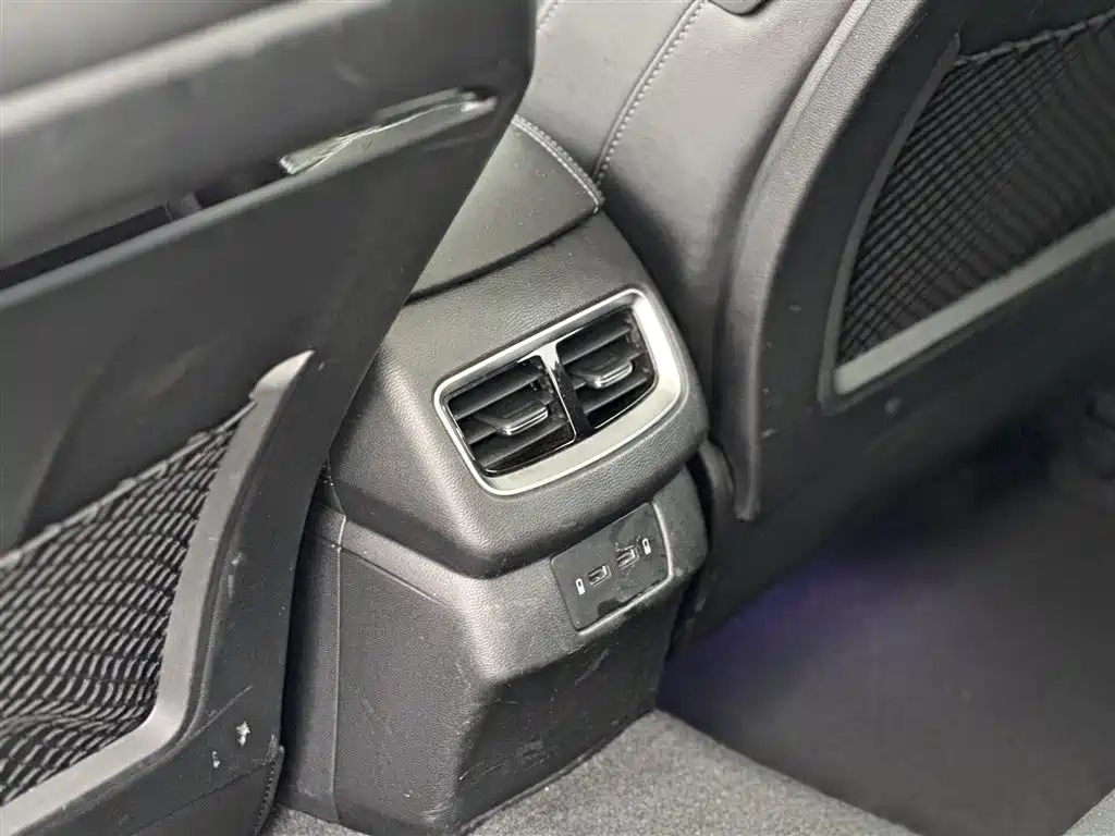 Hongqi H5 2022 Classic Facelift 1.8T Automatic Smart Connect Flag Enjoyment Edition фото 12