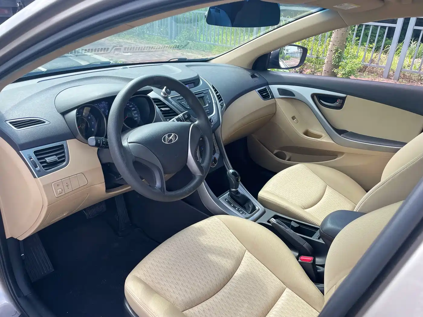 Hyundai Langdong 2012 1.6L Automatic Fashion фото 13