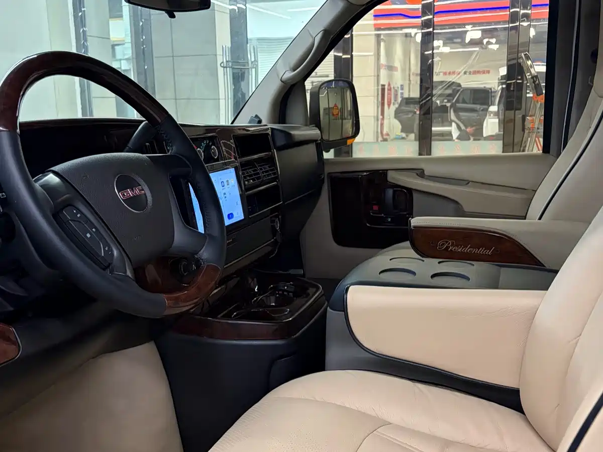 GMC Savana 2013 2013 5.3L AWD Presidential Class