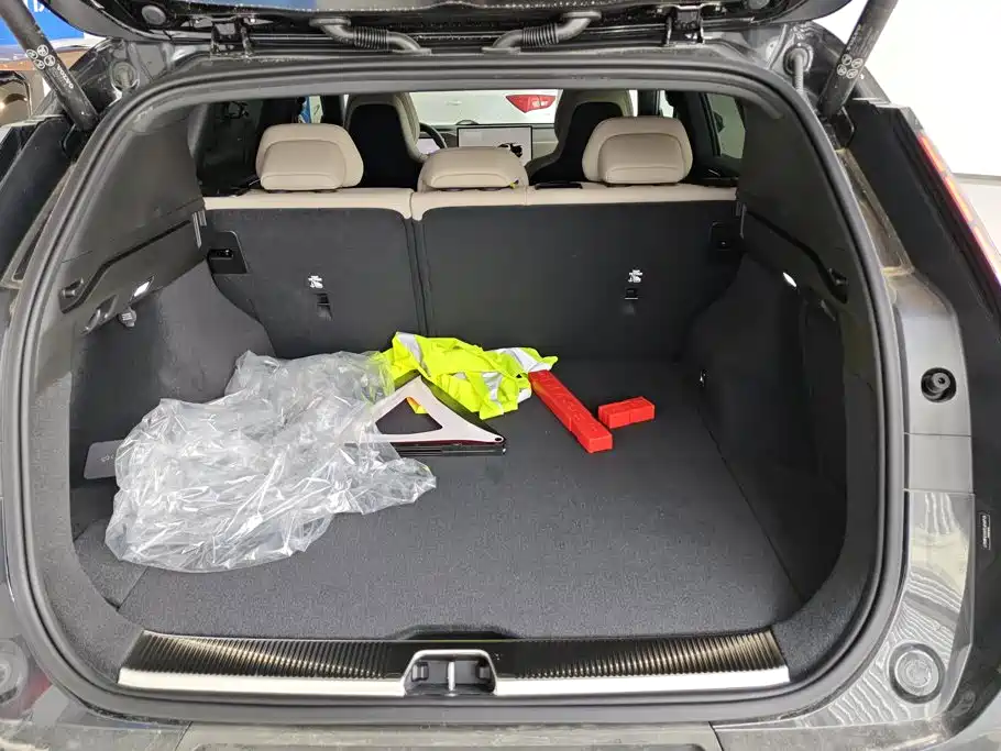 Photo 4 - Volvo XC70 Plug-in Hybrid