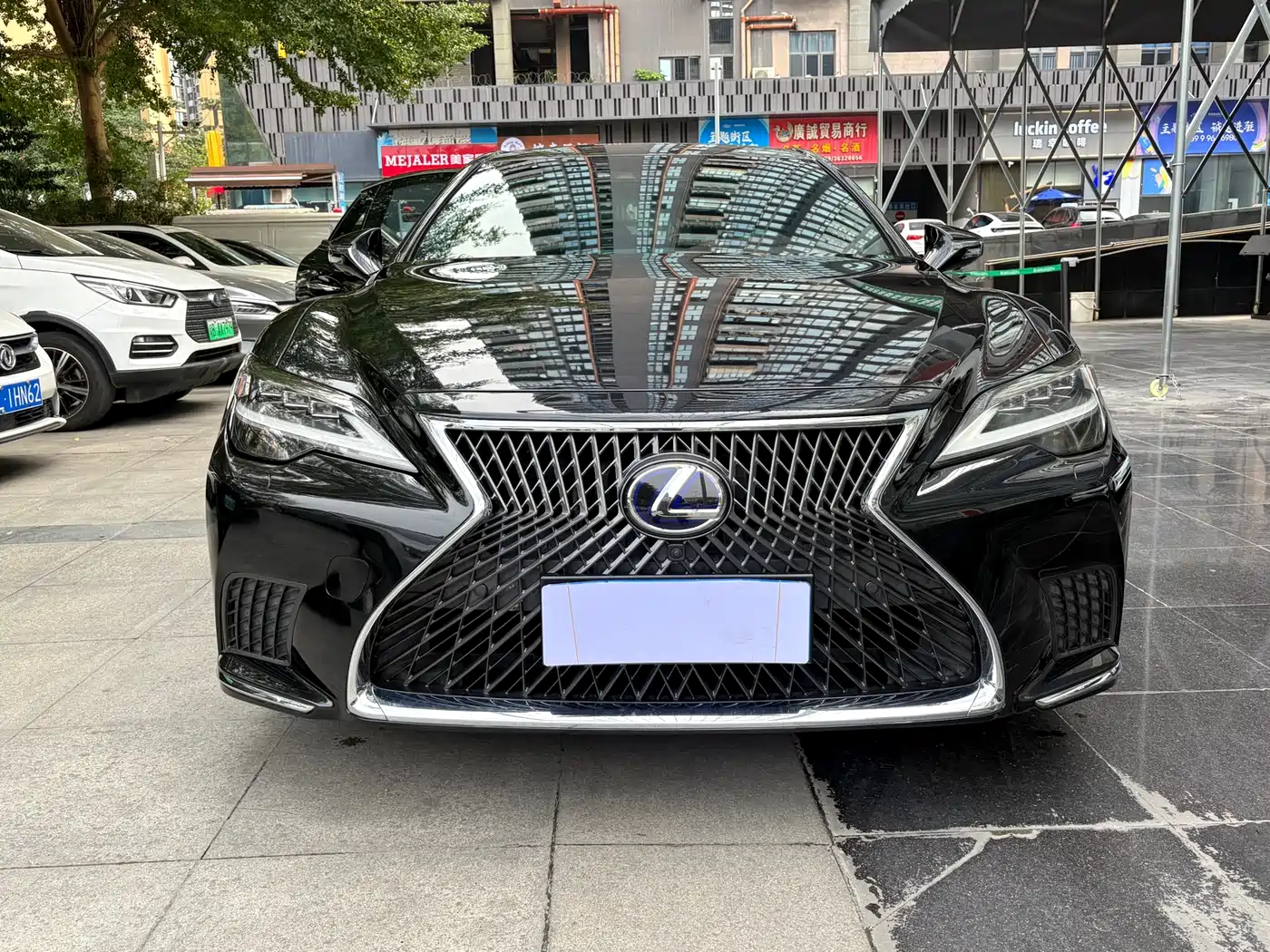 Lexus LS 2021 500h Executive Edition фото 2